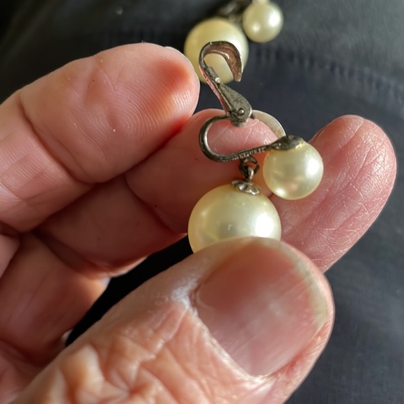Vintage Marvella clip-on pearl earrings. - Picture 3 of 4